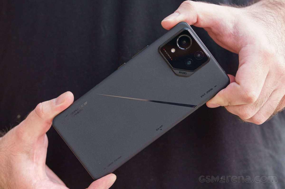 Asus ROG Phone 8 Pro در حال بررسی است